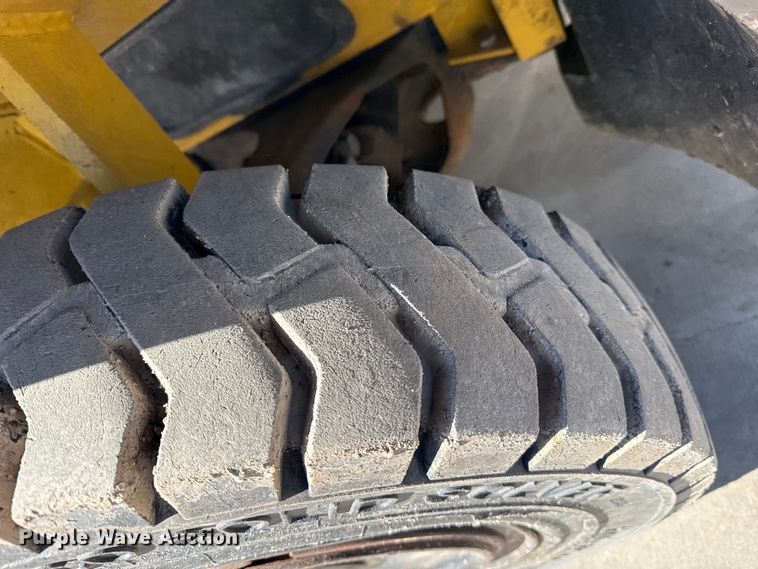 image for item DZ5239 Yale GLP120MJNGBE108 forklift