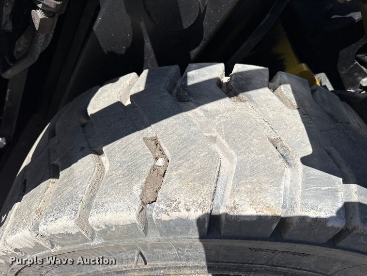 image for item DZ5239 Yale GLP120MJNGBE108 forklift