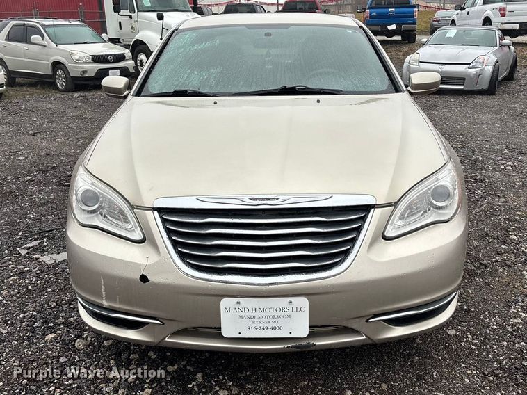 image for item EA4470 2013 Chrysler 200 