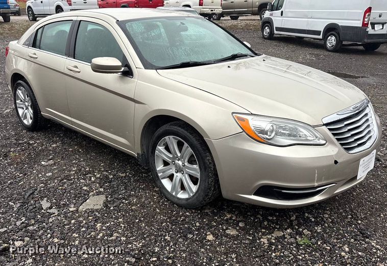 image for item EA4470 2013 Chrysler 200 