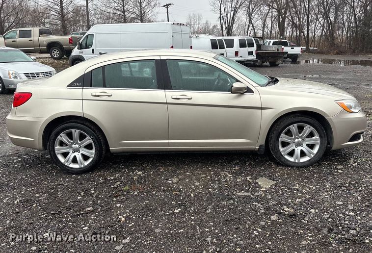 image for item EA4470 2013 Chrysler 200 