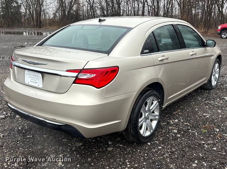image for item EA4470 2013 Chrysler 200 