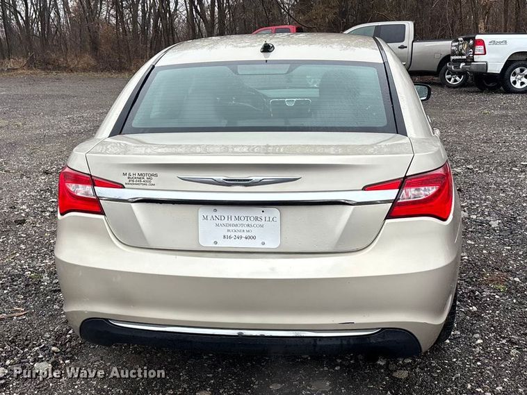 image for item EA4470 2013 Chrysler 200 