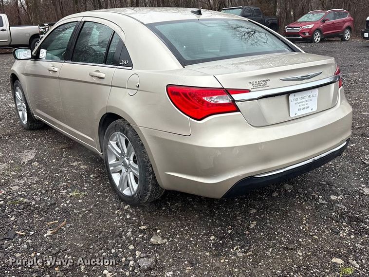 image for item EA4470 2013 Chrysler 200 