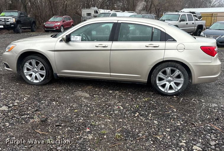 image for item EA4470 2013 Chrysler 200 