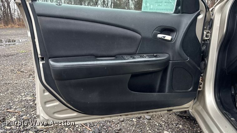 image for item EA4470 2013 Chrysler 200 