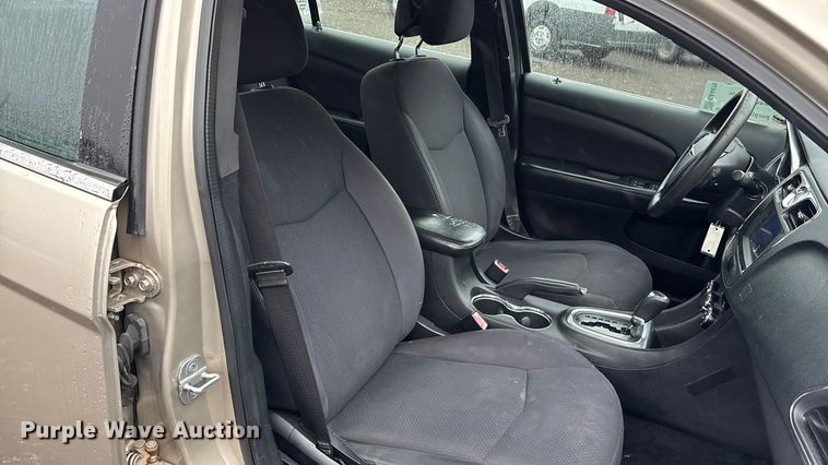 image for item EA4470 2013 Chrysler 200 