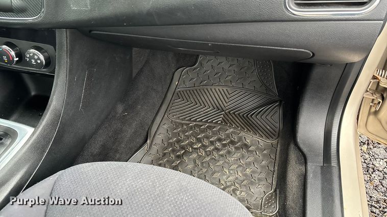 image for item EA4470 2013 Chrysler 200 