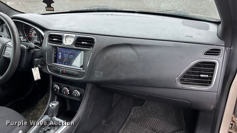 image for item EA4470 2013 Chrysler 200 