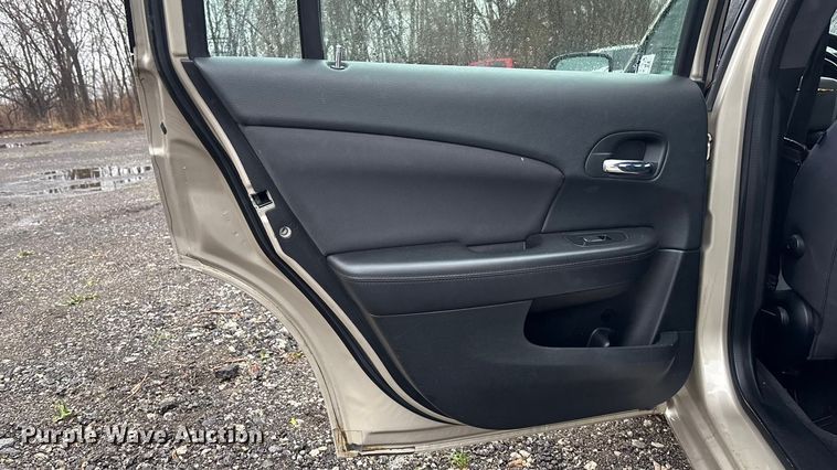 image for item EA4470 2013 Chrysler 200 