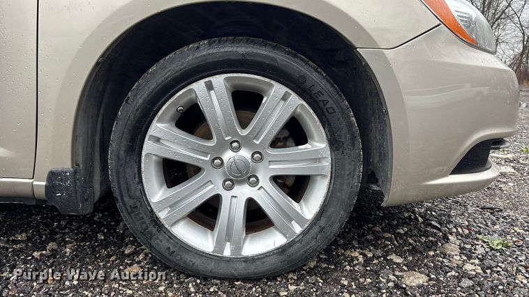 image for item EA4470 2013 Chrysler 200 