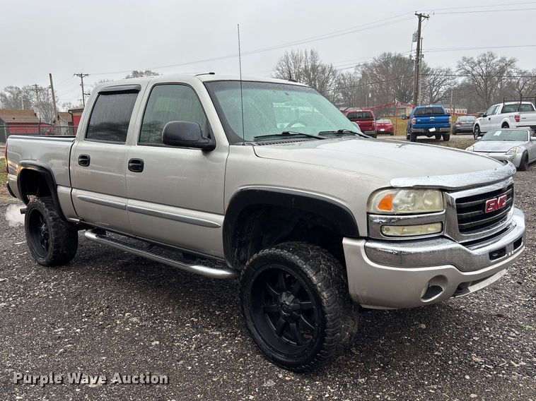 image for item EA4475 2005 GMC Sierra 1500 Crew Cab pickup truck