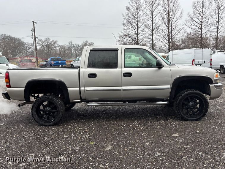 image for item EA4475 2005 GMC Sierra 1500 Crew Cab pickup truck