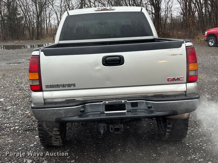 image for item EA4475 2005 GMC Sierra 1500 Crew Cab pickup truck