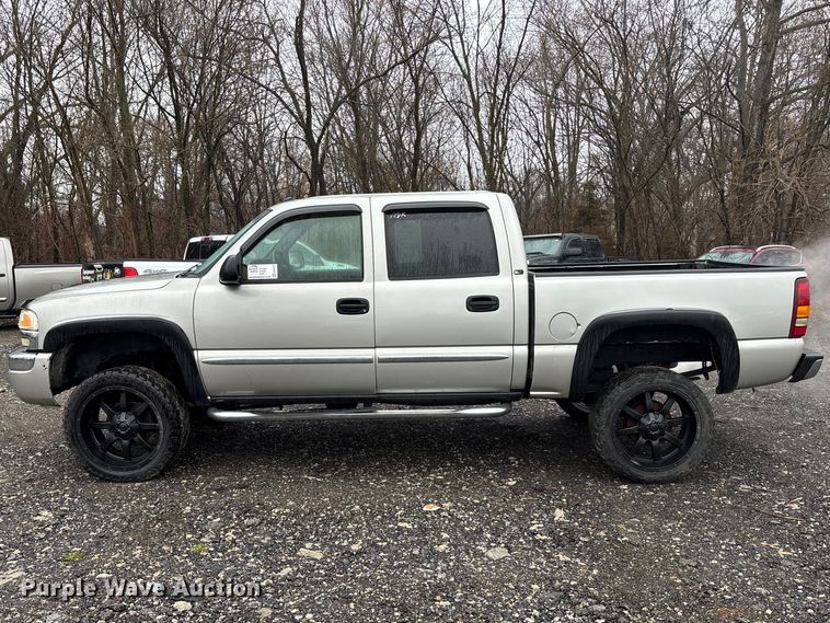 image for item EA4475 2005 GMC Sierra 1500 Crew Cab pickup truck