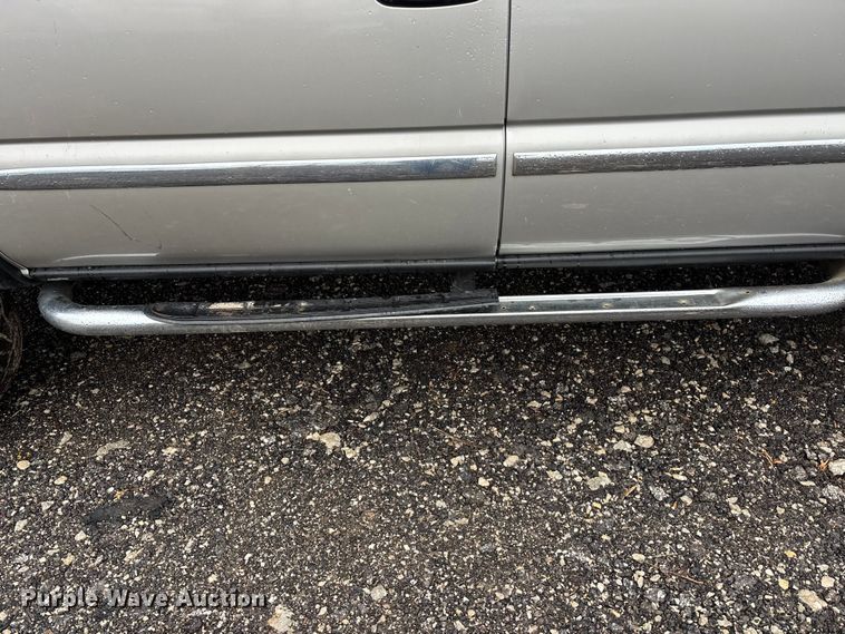 image for item EA4475 2005 GMC Sierra 1500 Crew Cab pickup truck