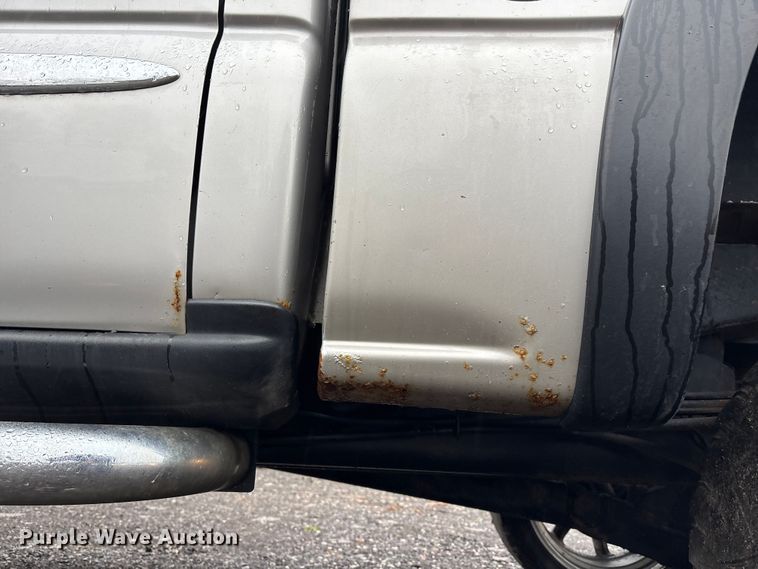 image for item EA4475 2005 GMC Sierra 1500 Crew Cab pickup truck