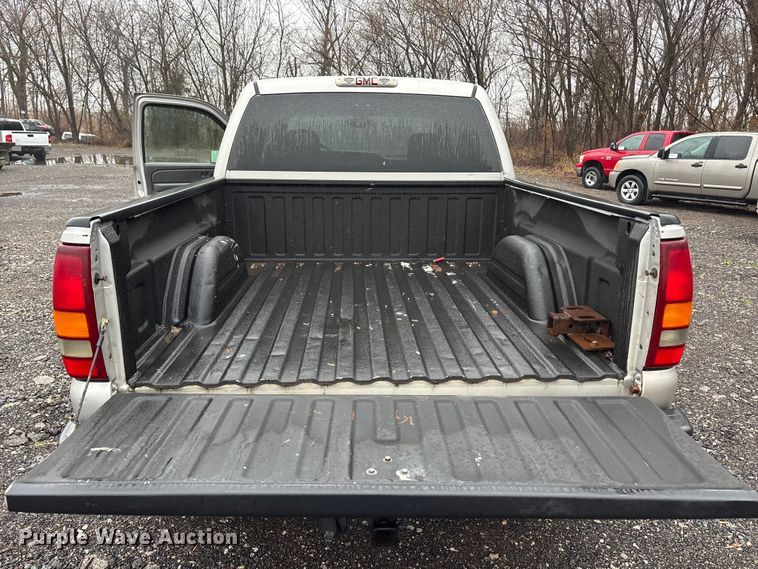 image for item EA4475 2005 GMC Sierra 1500 Crew Cab pickup truck