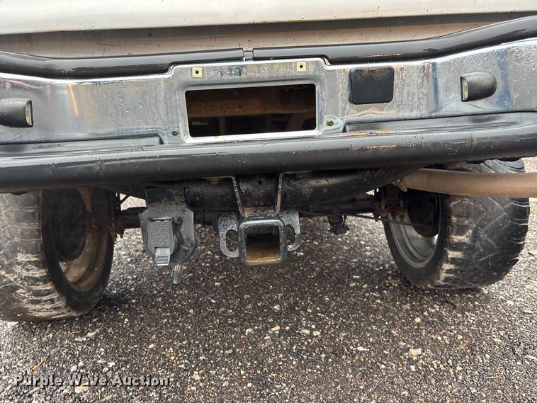 image for item EA4475 2005 GMC Sierra 1500 Crew Cab pickup truck