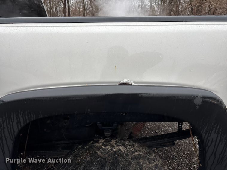 image for item EA4475 2005 GMC Sierra 1500 Crew Cab pickup truck