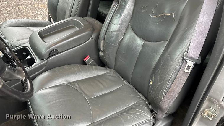 image for item EA4475 2005 GMC Sierra 1500 Crew Cab pickup truck