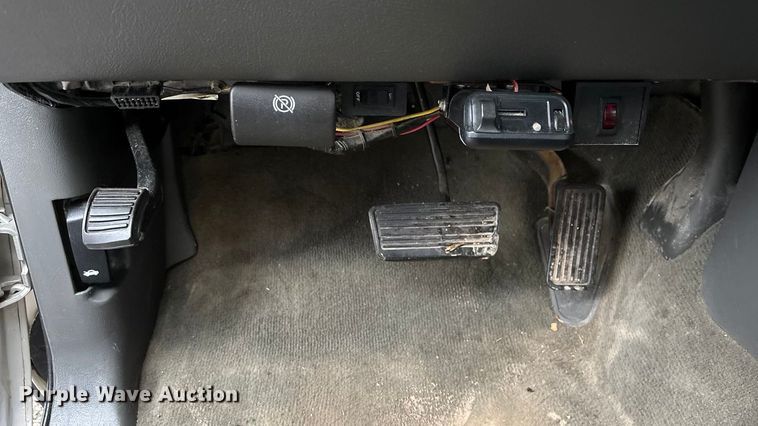 image for item EA4475 2005 GMC Sierra 1500 Crew Cab pickup truck