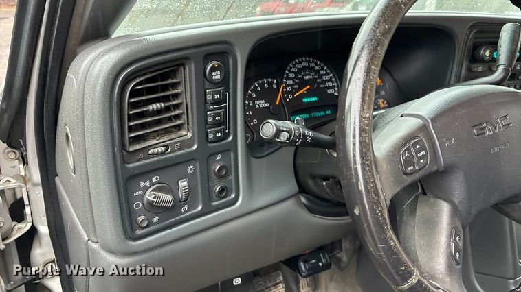 image for item EA4475 2005 GMC Sierra 1500 Crew Cab pickup truck