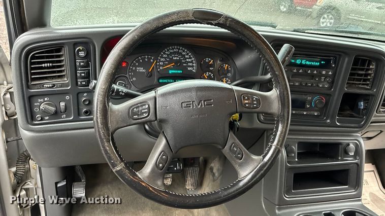 image for item EA4475 2005 GMC Sierra 1500 Crew Cab pickup truck