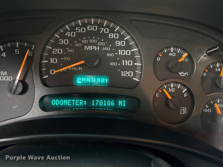 image for item EA4475 2005 GMC Sierra 1500 Crew Cab pickup truck