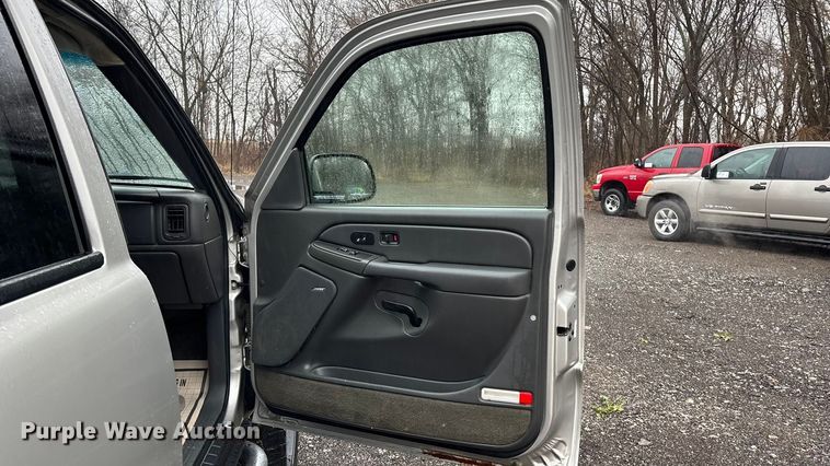 image for item EA4475 2005 GMC Sierra 1500 Crew Cab pickup truck