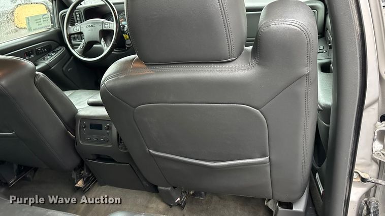 image for item EA4475 2005 GMC Sierra 1500 Crew Cab pickup truck