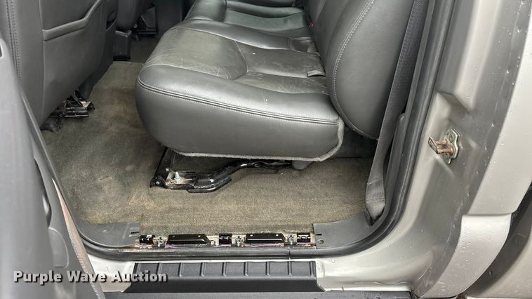 image for item EA4475 2005 GMC Sierra 1500 Crew Cab pickup truck