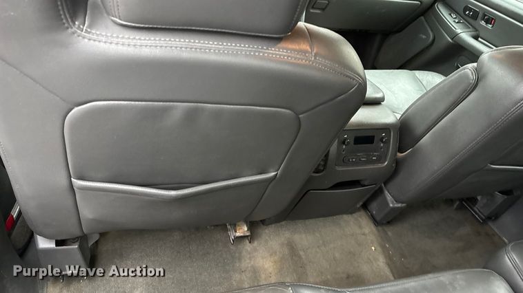 image for item EA4475 2005 GMC Sierra 1500 Crew Cab pickup truck