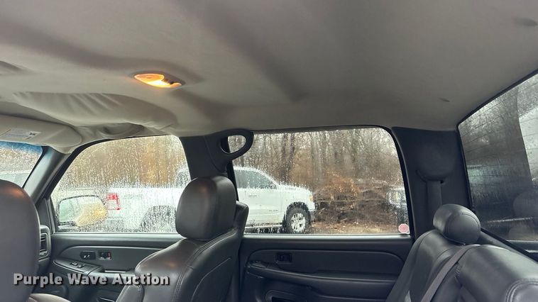 image for item EA4475 2005 GMC Sierra 1500 Crew Cab pickup truck