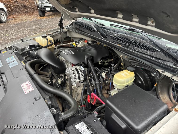 image for item EA4475 2005 GMC Sierra 1500 Crew Cab pickup truck