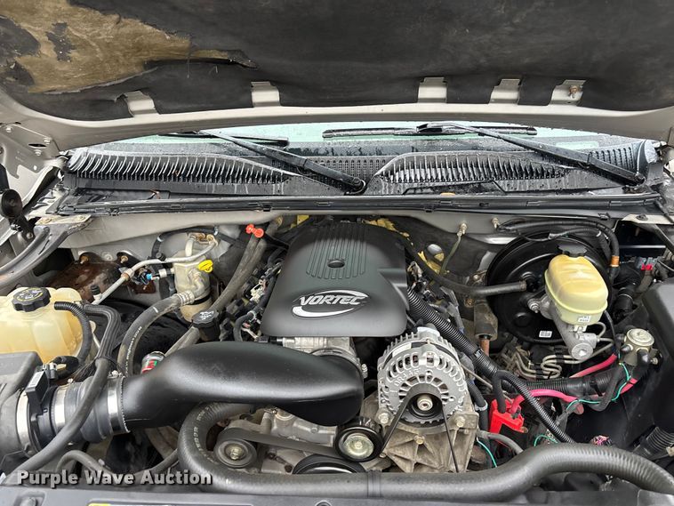 image for item EA4475 2005 GMC Sierra 1500 Crew Cab pickup truck