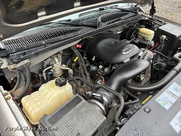 image for item EA4475 2005 GMC Sierra 1500 Crew Cab pickup truck