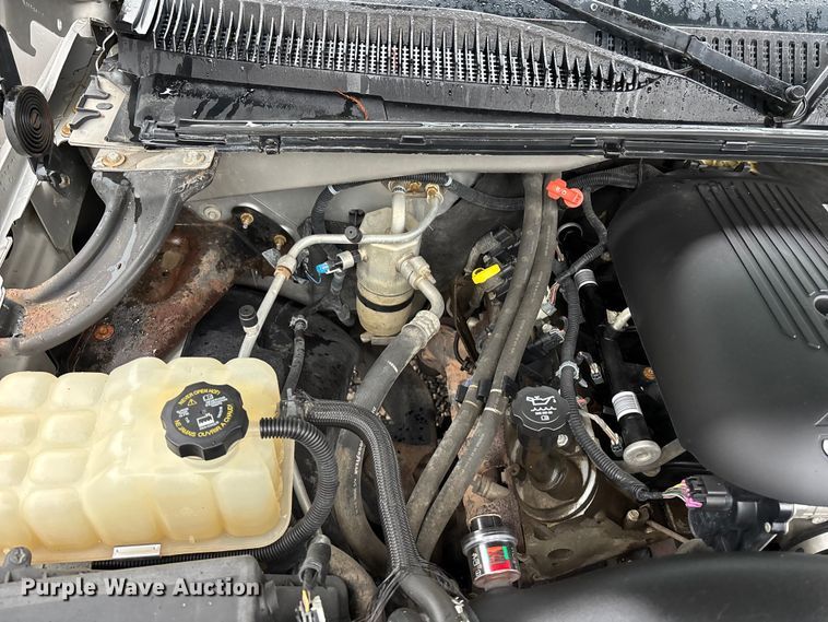 image for item EA4475 2005 GMC Sierra 1500 Crew Cab pickup truck