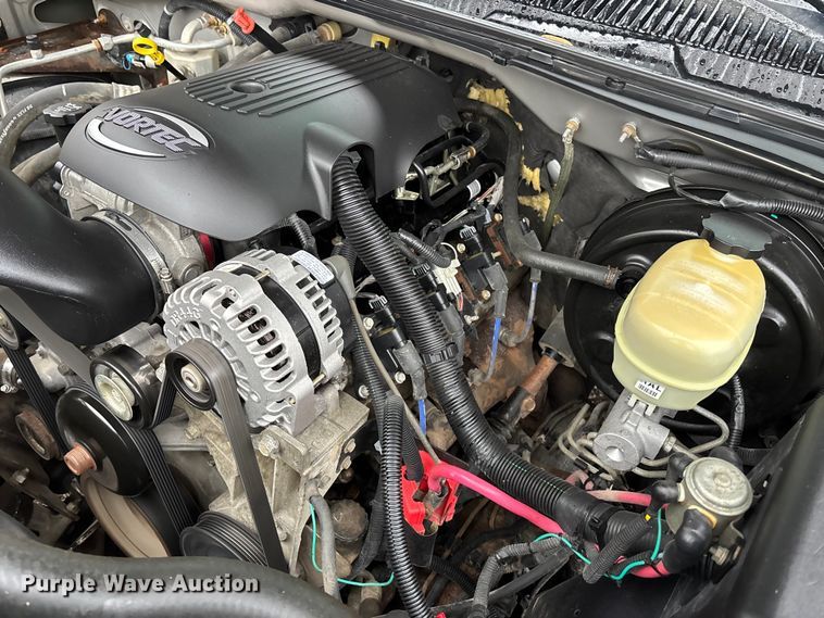 image for item EA4475 2005 GMC Sierra 1500 Crew Cab pickup truck