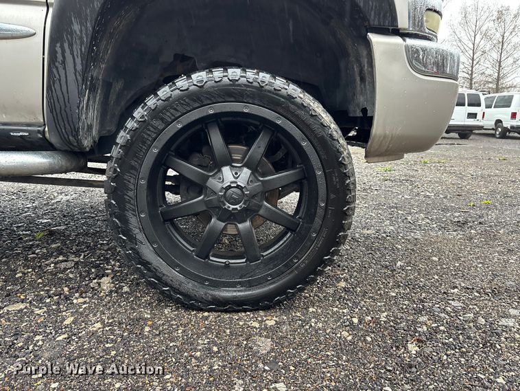 image for item EA4475 2005 GMC Sierra 1500 Crew Cab pickup truck