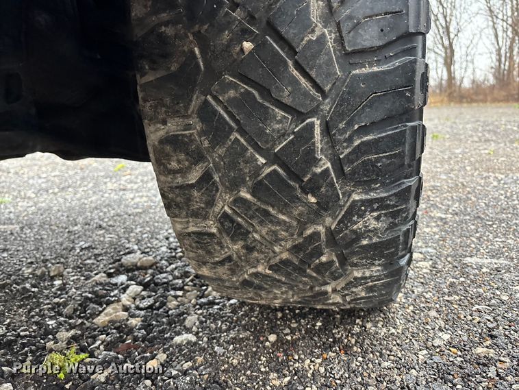 image for item EA4475 2005 GMC Sierra 1500 Crew Cab pickup truck