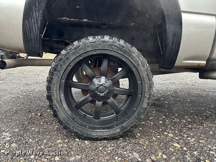 image for item EA4475 2005 GMC Sierra 1500 Crew Cab pickup truck