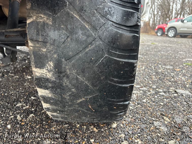 image for item EA4475 2005 GMC Sierra 1500 Crew Cab pickup truck