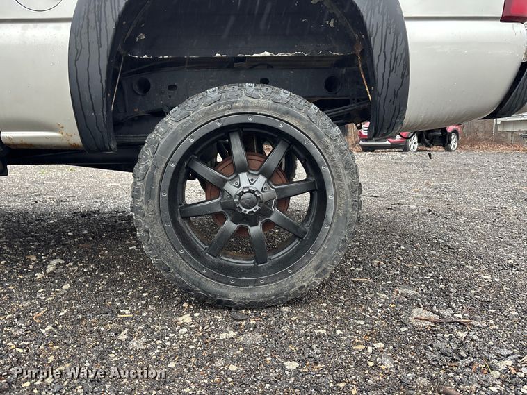 image for item EA4475 2005 GMC Sierra 1500 Crew Cab pickup truck