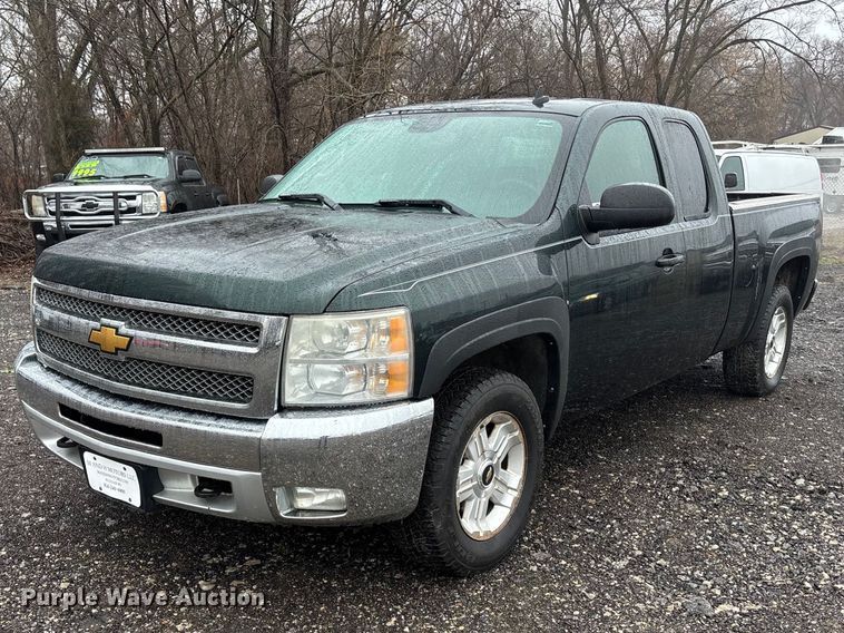 image for item EA4476 2013 Chevrolet Silverado 1500 Ext. Cab pickup truck