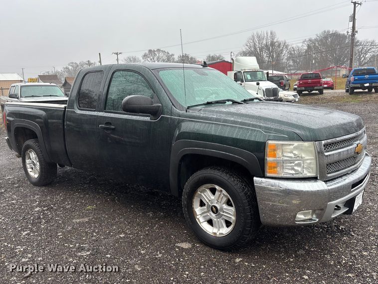 image for item EA4476 2013 Chevrolet Silverado 1500 Ext. Cab pickup truck
