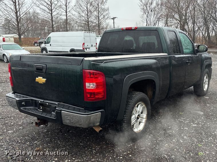 image for item EA4476 2013 Chevrolet Silverado 1500 Ext. Cab pickup truck