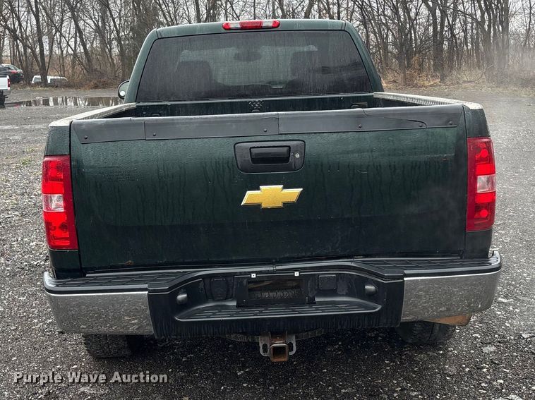 image for item EA4476 2013 Chevrolet Silverado 1500 Ext. Cab pickup truck