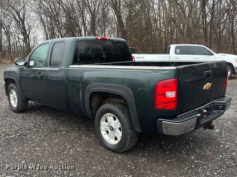 image for item EA4476 2013 Chevrolet Silverado 1500 Ext. Cab pickup truck