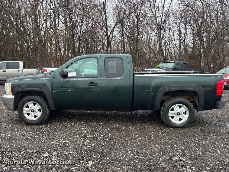 image for item EA4476 2013 Chevrolet Silverado 1500 Ext. Cab pickup truck